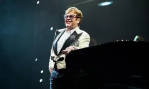 Elton John suy giảm thị lực do nhiễm trùng mắt